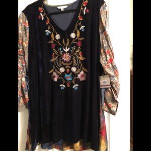 NWT - New. John Mark Top